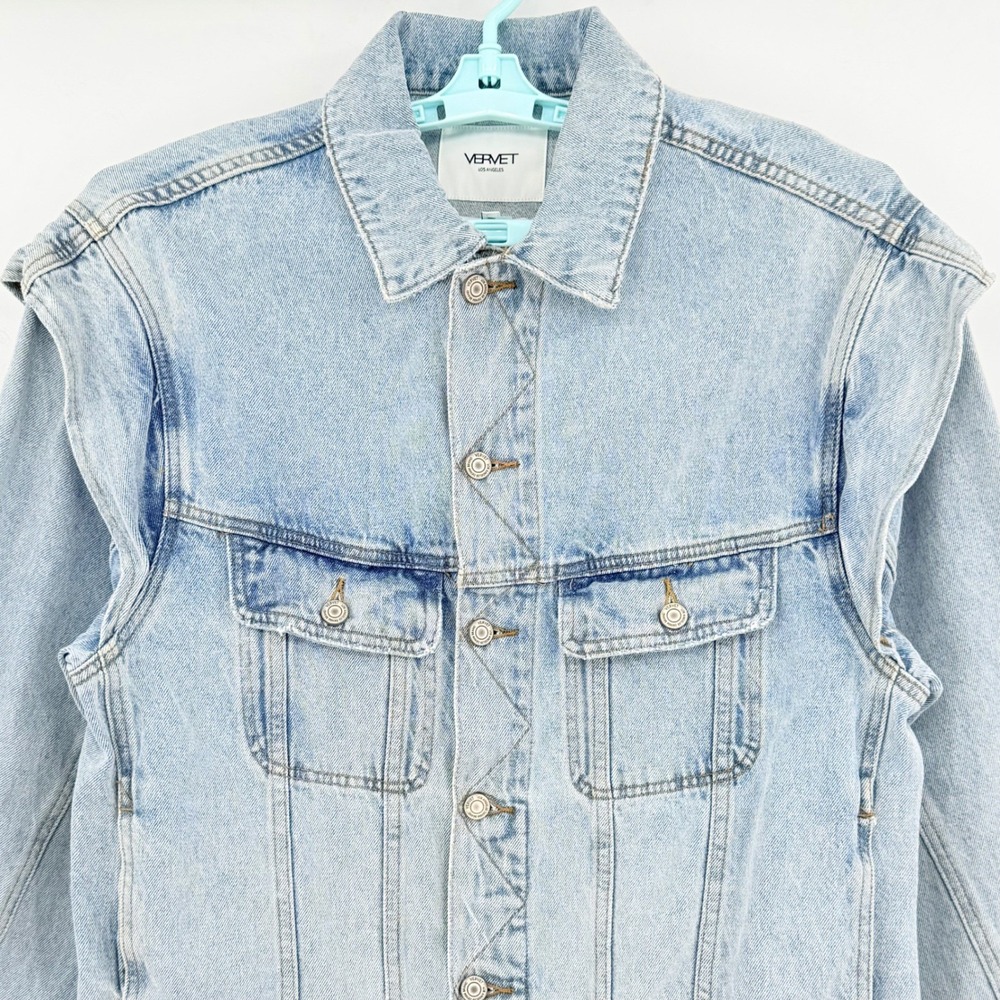 Vervet Women's Trendy Boyfriend Fit Blue Denim Jacket Sz M Ruffle Shoulder NWOT - Picture 4 of 11
